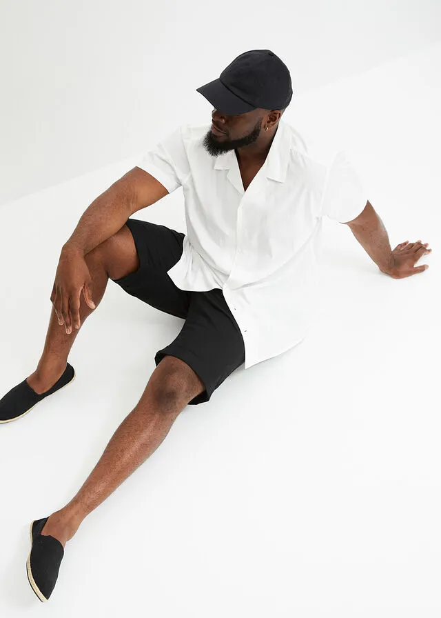 Bermudas elásticas de mezcla de lino, corte regular Negro