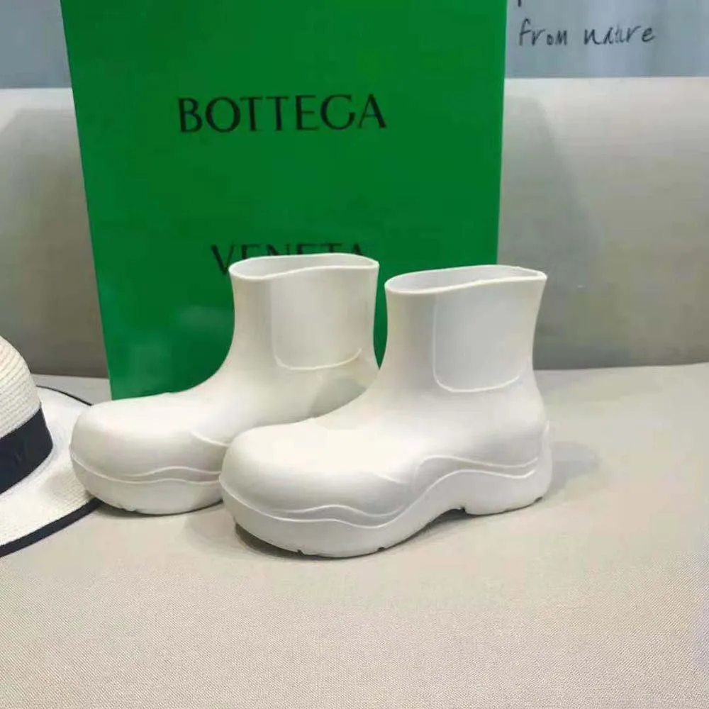BOTTEGA VENETA BOTíN PUDDLE UNISEXBLANCO