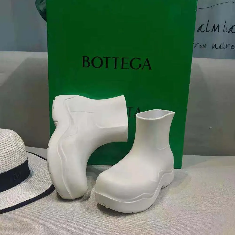 BOTTEGA VENETA BOTíN PUDDLE UNISEXBLANCO