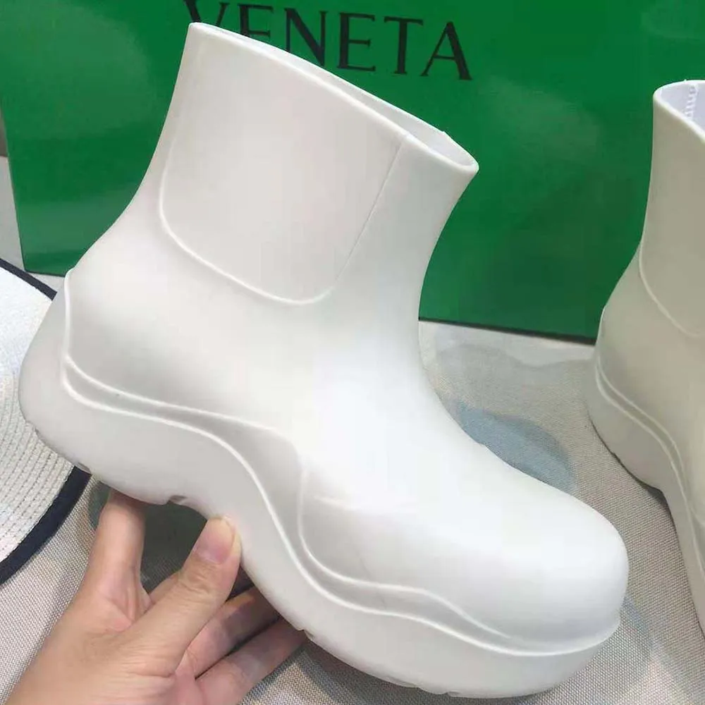 BOTTEGA VENETA BOTíN PUDDLE UNISEXBLANCO