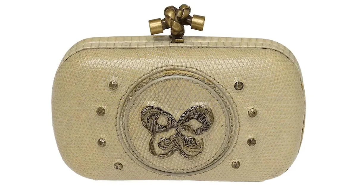 Bottega Veneta Clutch con nudo y motivo de mariposa en beige 