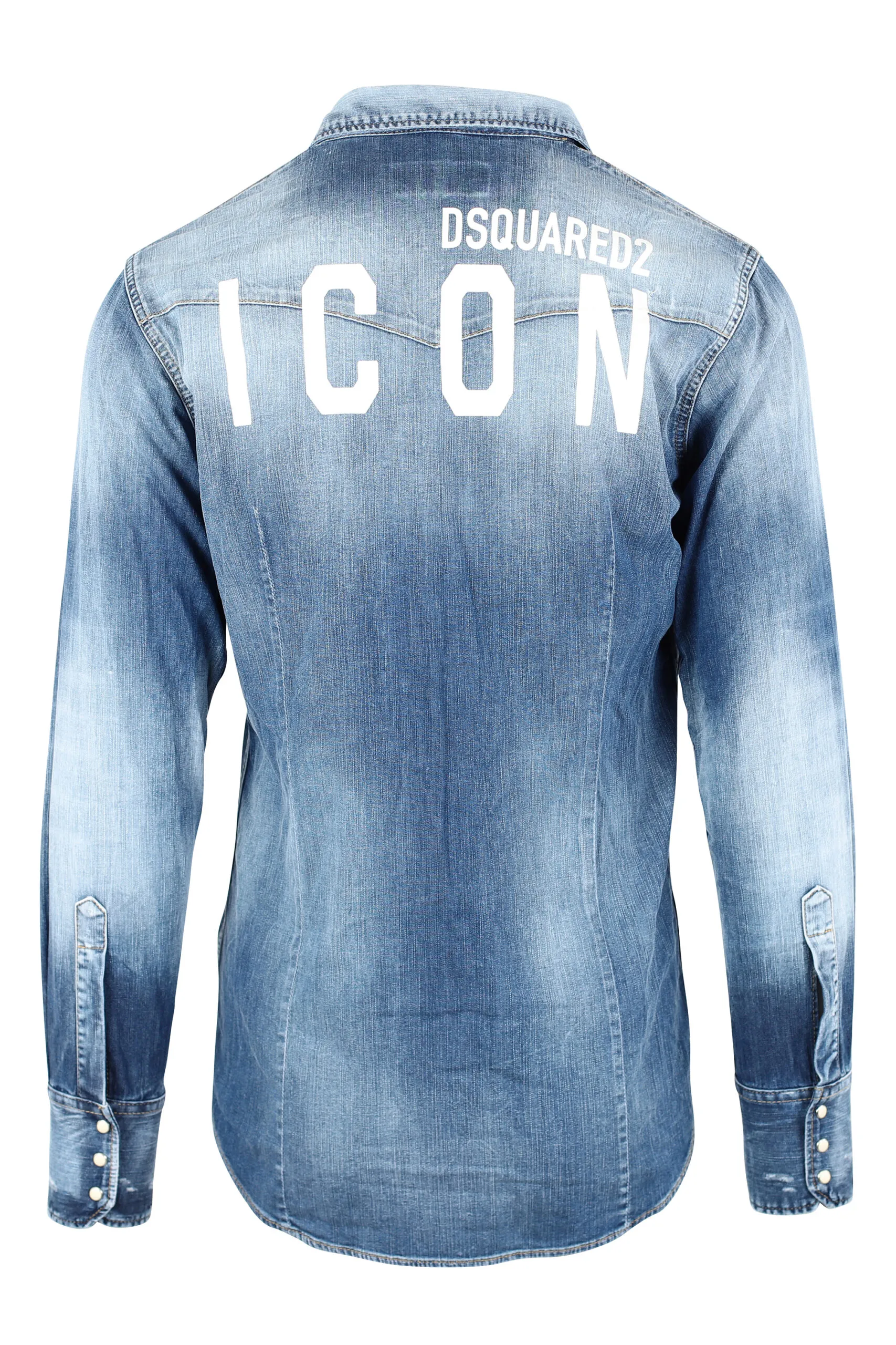 Camisa vaquera azul desgastada 
