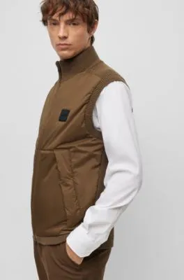 Chaleco regular fit con parche de logo