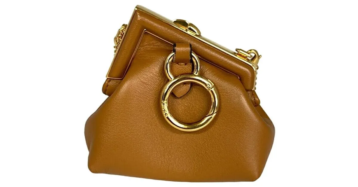 Fendi 7AS051 Primer Pouch en cuero marrón Castaño 