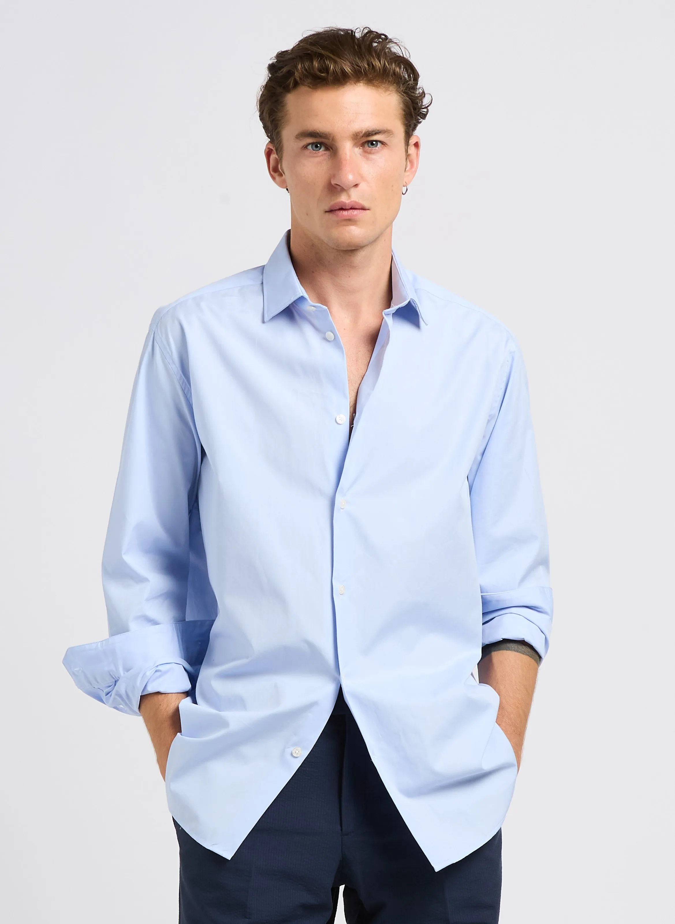 KRAVE  CAMISA RECTA DE ALGODóN CON CUELLO CLáSICO EN AZUL