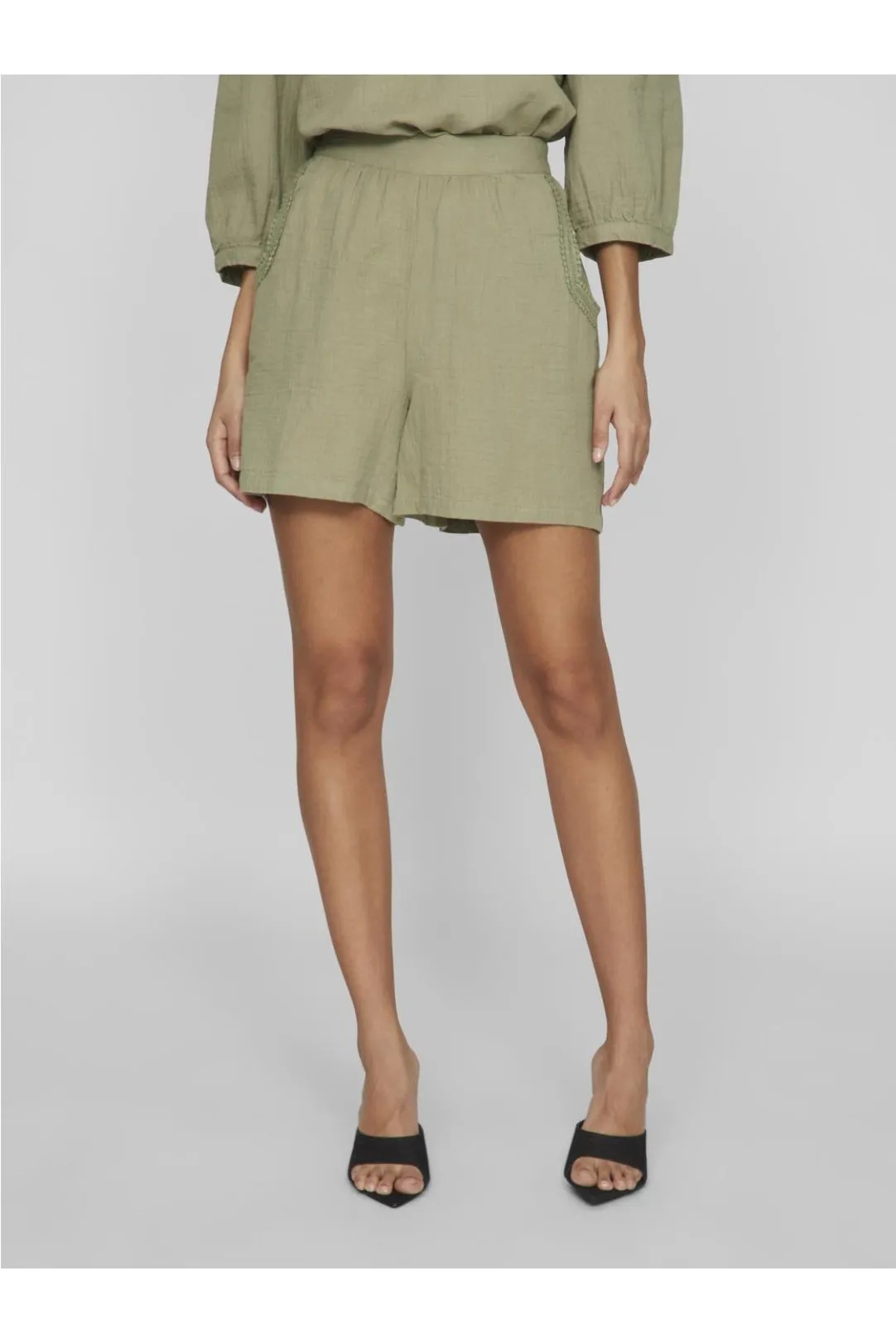 SHORT PUNTILLA VIJULLO VERDE OLIVA