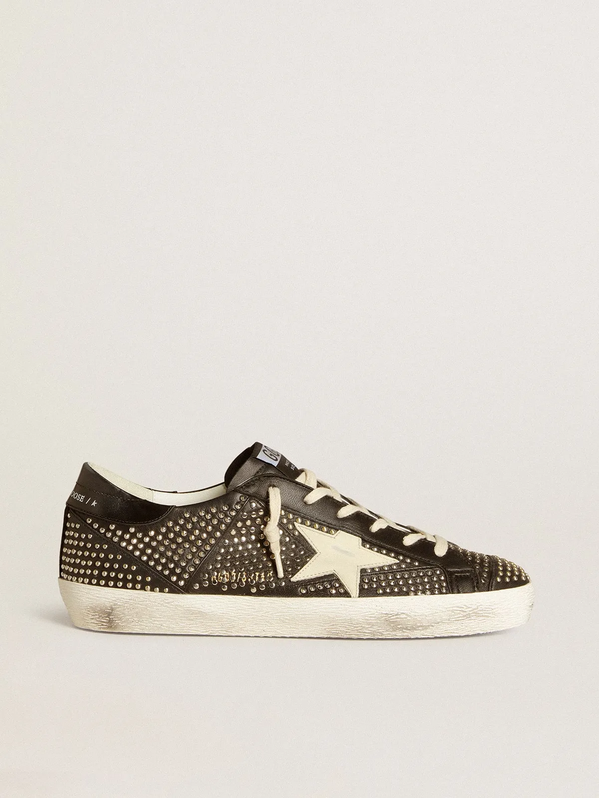 SUPERSTAR DE HOMBRE DE NAPA NEGRA CON TACHAS Y ESTRELLA DE PIEL BLANCA