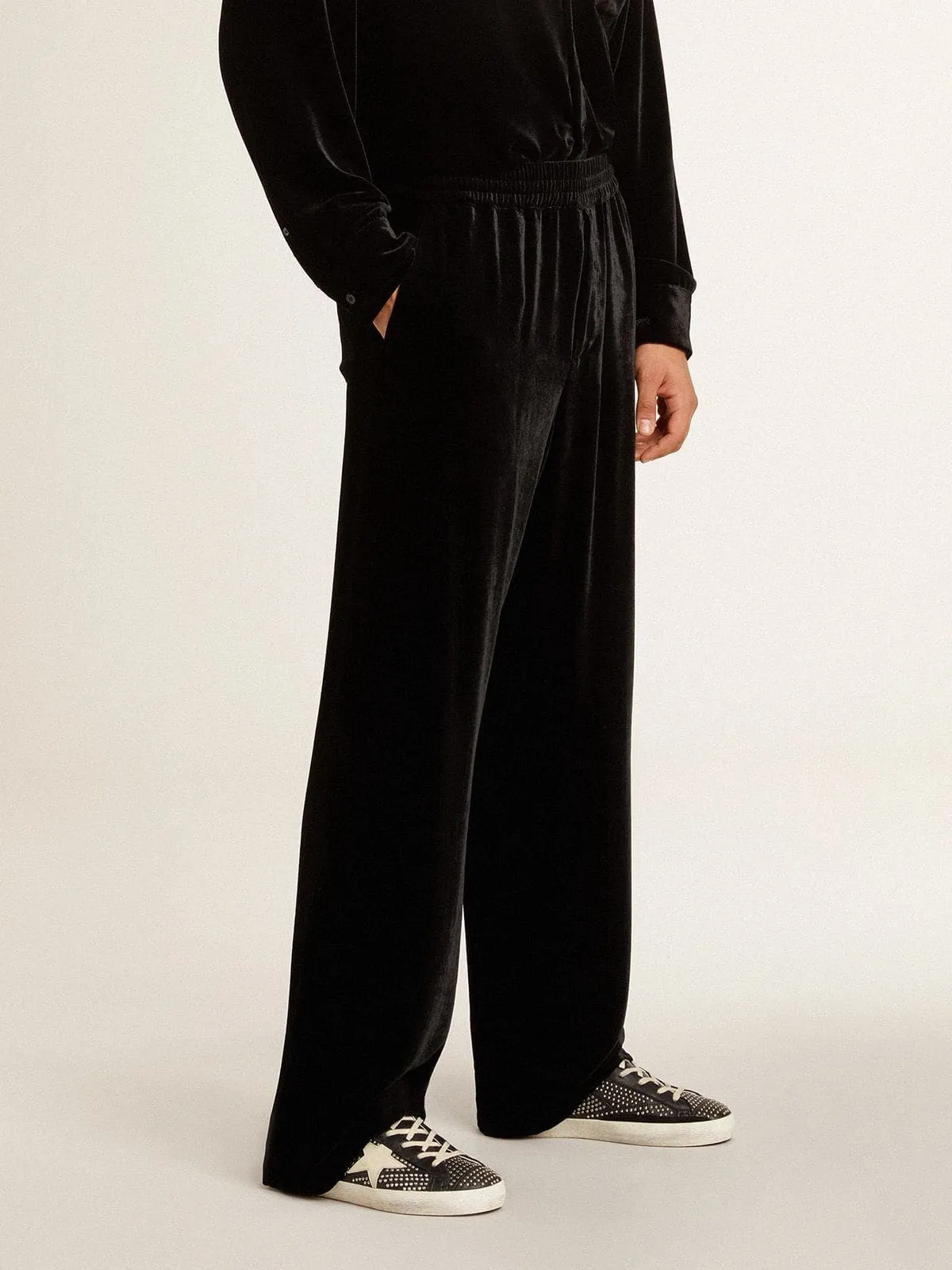 SUPERSTAR DE HOMBRE DE NAPA NEGRA CON TACHAS Y ESTRELLA DE PIEL BLANCA
