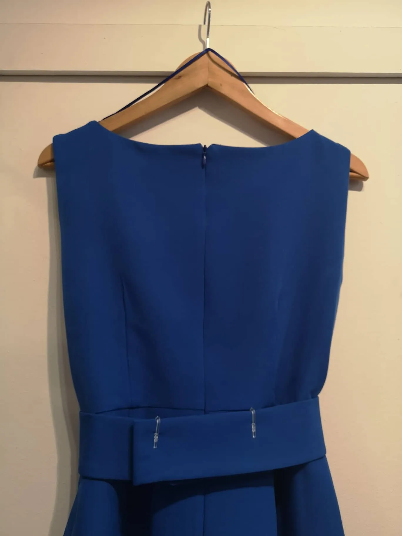 Vestido corto con peplum