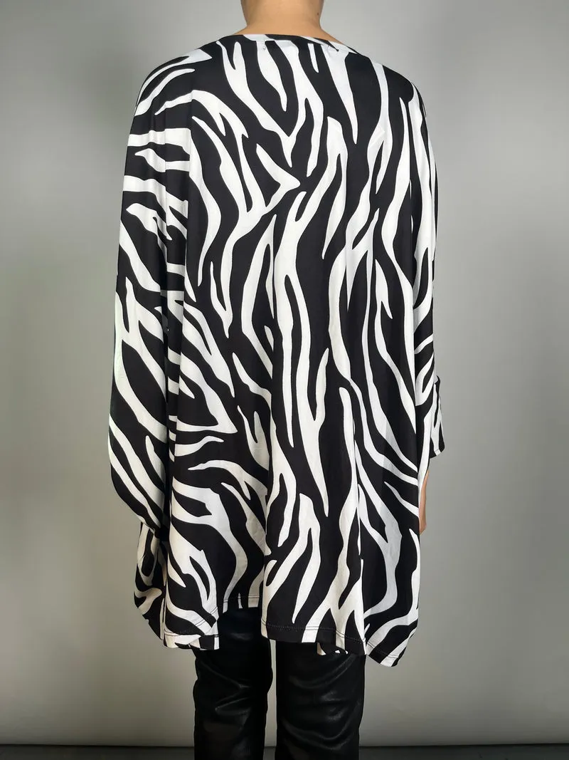 VICTORIA RAVEAU Polera Animal Print