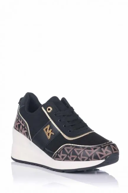 Zapatilla con cuña