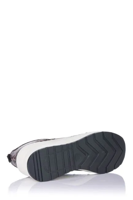 Zapatilla con cuña